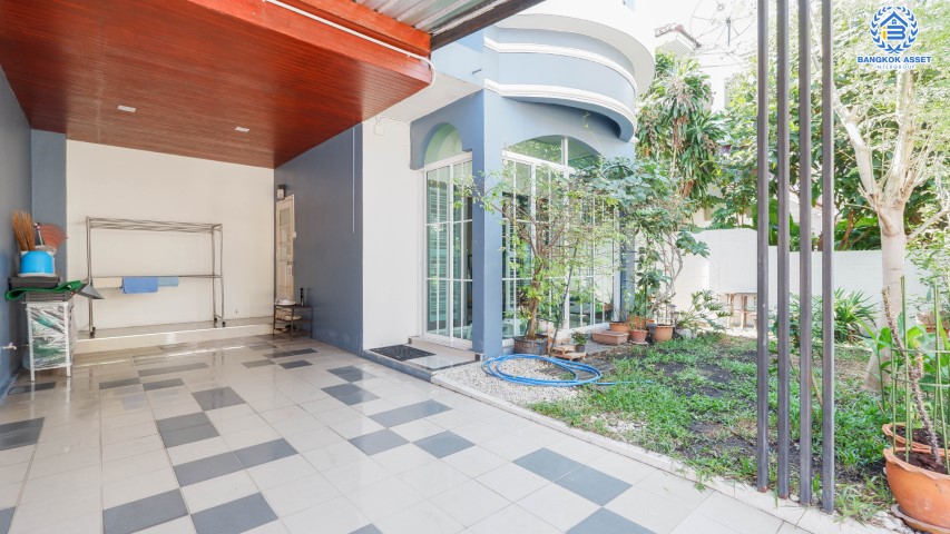 *****บ้านแฝดมือสองย่านนนทบุรี ม.ซื่อตรง รัตนาธิเบศร์ เนื้อที่ 36 ตร.ว. ฟังก์ชัน 3 ห้องนอน 3 ห้องน้ำ 1 ที่จอด แถมฟรี! 4 เครื่องปรับอากาศ 1 เครื่องทำน้ำอุ่น 1 เครื่องดูดควัน บนทำเลยอดเยี่ยม เพียง 3 นาทีถึงรถไฟฟ้าสาสยสีม่วง "สถานีไทรม้า" ใกล้เซ็นทรัล รัตนาธิเบศร์ และทางด่วน "งามวงศ์วาน"